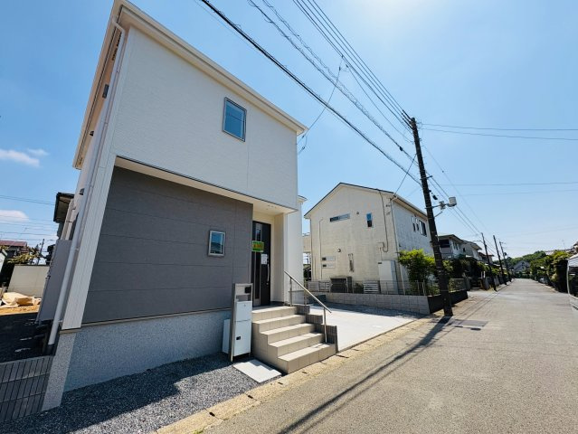 四街道市千代田３丁目２５－１期の玄関|建築施工例