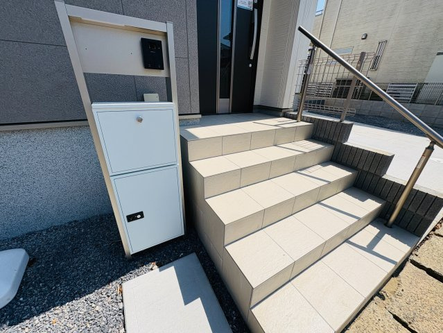 四街道市千代田３丁目２５－１期の居間・リビング|建築施工例