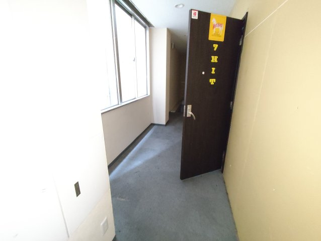 田中ビルの玄関