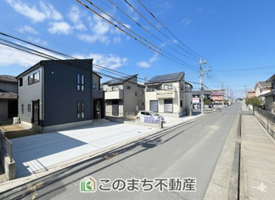 【前面道路含む現地写真】 | Livele Garden.S第2久喜南栗橋　1号棟 | 前面道路が広いので、陽当り・解放感◎になっております！
