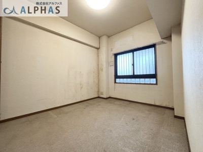 【洋室】 | グランプレステージ西神戸ガーデンヒルズ | ◆全居室の収納がありお部屋がスッキリと片づきます♪