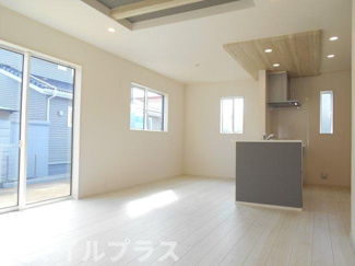 【居間・リビング】 | 郡山市安積町南長久保1丁目新築一戸建て1棟 | ゆったり過ごせる居間です