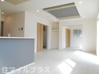 【居間・リビング】 | 郡山市安積町南長久保1丁目新築一戸建て1棟 | リビングです