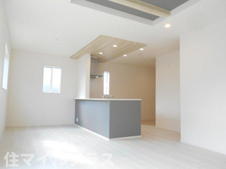 【居間・リビング】 | 郡山市安積町南長久保1丁目新築一戸建て1棟 | ゆったり過ごせるリビングです