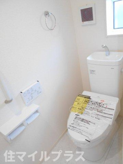 【トイレ】 | 郡山市安積町南長久保1丁目新築一戸建て1棟 | 落ち着いた色調のトイレです
