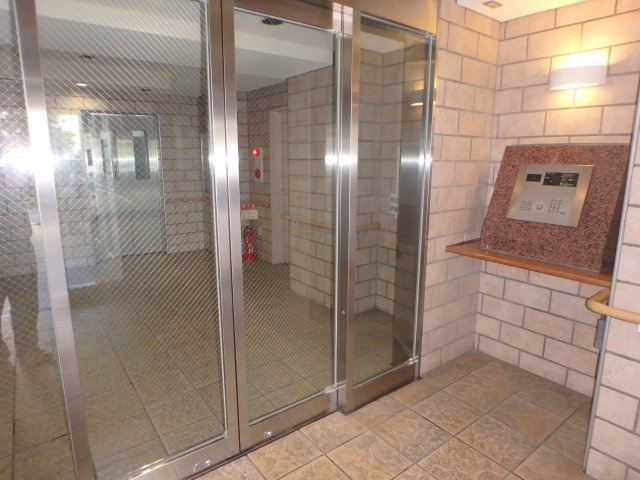 グランイーサ新丸子のエントランス