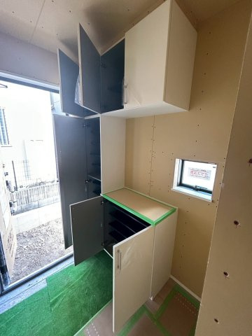 大阪市鶴見区中茶屋1丁目　B号棟の玄関