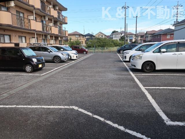 ストークマンションⅡの駐車場|駐車場に車を止められます