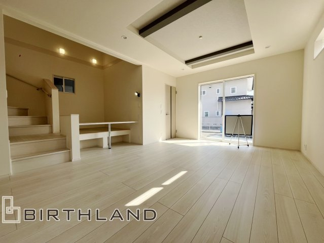 新築戸建・新築建売　福島市泉先達　御山小・清水中の居間・リビング|2.5帖のマルチスキップはカウンター付きでお子様のお勉強などに◎