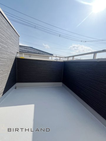 新築戸建・新築建売　福島市泉先達　御山小・清水中のバルコニー|南側のバルコニーは陽当たりが良くお洗濯物も良く乾きそうです！