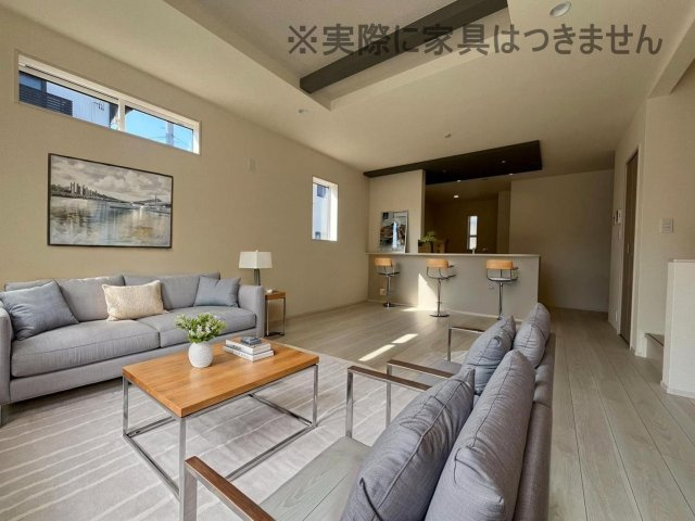 新築戸建・新築建売　福島市泉先達　御山小・清水中の居間・リビング|画像はバーチャルホームステージングの加工による演出で、実際の家具は付きません。