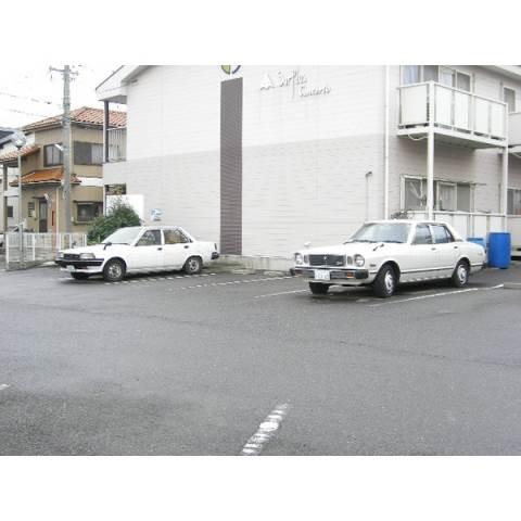 サープラスコンチェルトの駐車場