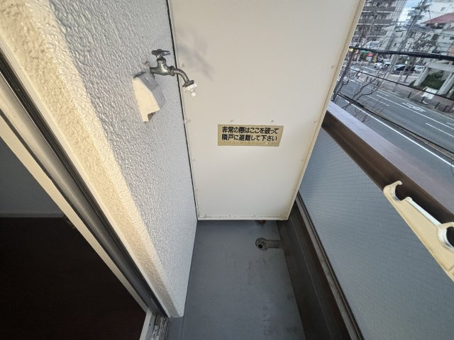 マンション 神戸市灘区高徳町３丁目のバルコニー