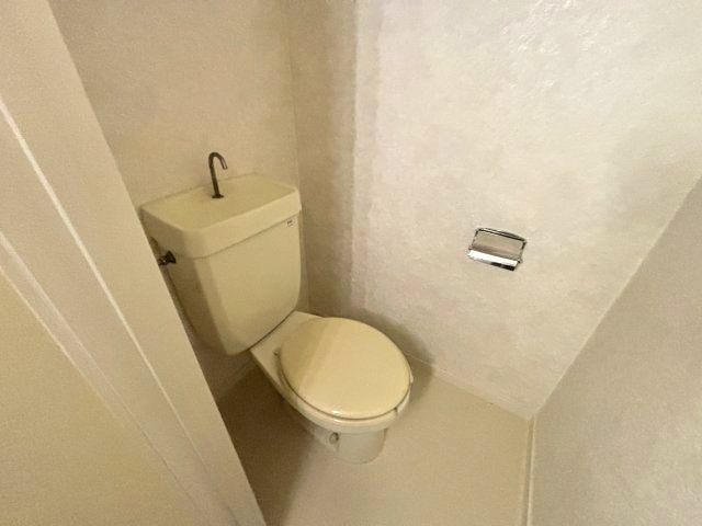 マンション 神戸市灘区高徳町３丁目のトイレ