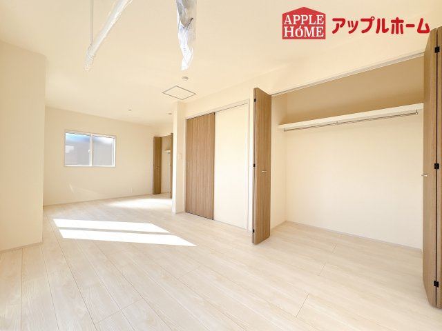 [新築住宅] 坂戸市花影町 2期 全5棟の洋室|２階居室は全室収納あり！たっぷりある収納活用でお部屋もキレイを保てます♪