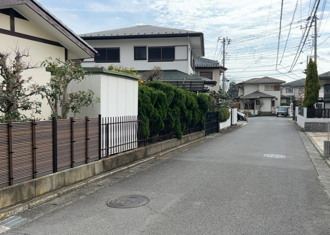 【展望】 | 土地の地勢が高台の場合、景色を綺麗にみることができ、景色にこだわってお家探ししている方におすすめです！また平坦地よりも風通しがいいというメリットがあります。デメリットもあるので是非現地でご確認下さい。