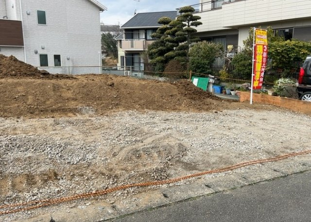 【駐車場】 | 駐車場と明記されていても、最小スペースでつくられた駐車場だと大型車は駐車できなかったり、出入りしにくくなったりする可能性があります。お車のサイズと購入したい物件の駐車場のサイズを現地で確認しましょう。