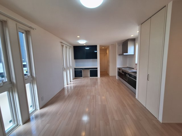 高崎市吉井町下長根中古住宅の居間・リビング|現地撮影