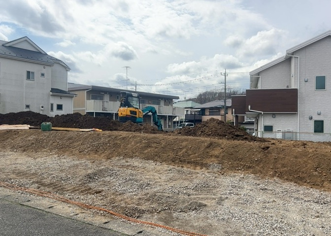 【構造・工法・仕様】 | 木造住宅とは土台、壁、柱など建築物の強度を支える構造体の材に木が使用されている構造を指します。構造体は建物の自重を支えるだけではなく風圧や水圧、積裁荷重などあらゆる衝撃に耐えるための基礎です。
