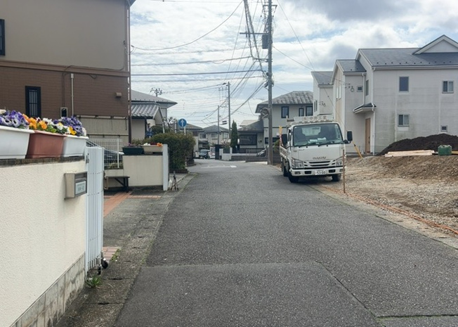 【展望】 | 桜や紅葉の名所に出かける人は多いと思いますが、家にいながら季節の移ろいを感じる生活を送りませんか？リビングや窓から見える景色が生活を彩るワンポイントに！現地から見える景色を堪能してみては如何でしょう。