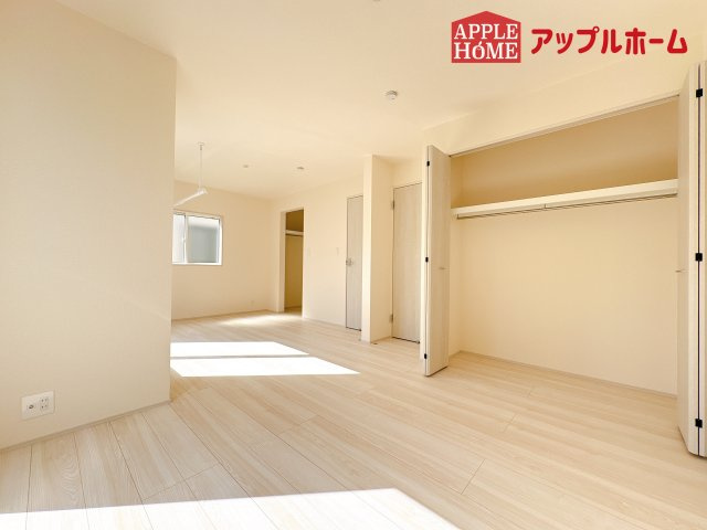 [新築住宅] 坂戸市花影町 2期 全5棟の洋室|２階居室は全室収納あり！たっぷりある収納活用でお部屋もキレイを保てます♪