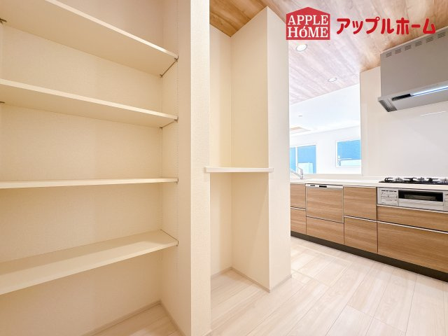 [新築住宅] 坂戸市花影町 2期 全5棟のキッチン|キッチンの収納も充実☆食洗器完備で家事も楽々♪生活の質が向上すること間違いなしの充実設備です。