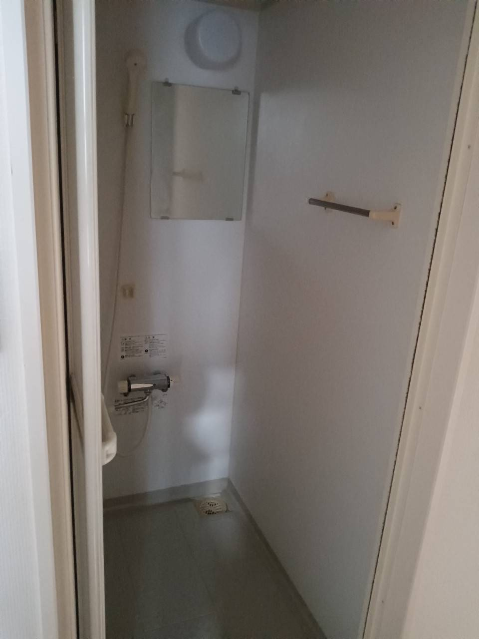 【シャワールーム】