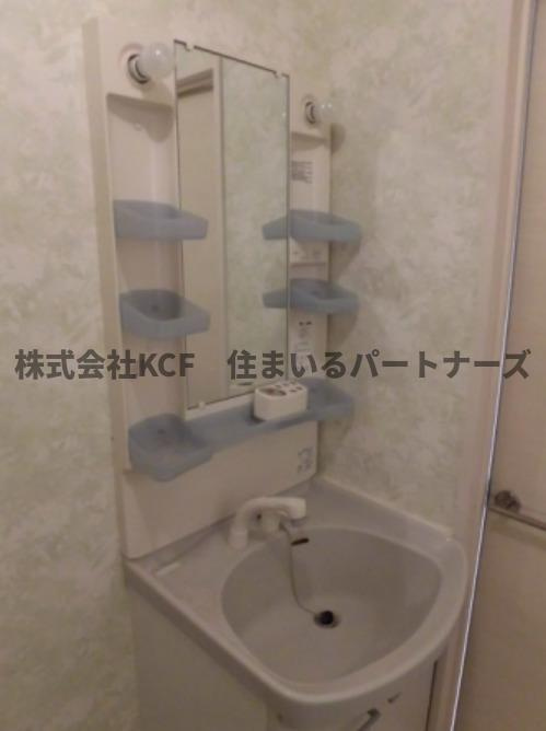 アヴニール合川の独立洗面台|独立洗面台、小物を置くことができて便利です