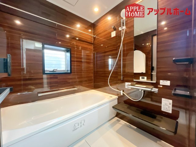 [中古住宅] さいたま市中央区大戸3丁目の浴室|窓付きのバスルームは、採光もあり明るく気持ちの良い空間です。窓があることで、換気環境も良好。掃除もスムーズに出来ます