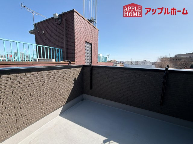 [中古住宅] さいたま市中央区下落合のバルコニー|屋上は広々バルコニー
