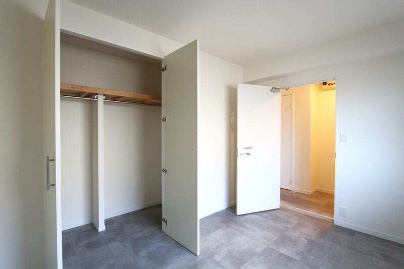 ヴィバーチェ大橋南の収納|【フルリノベーション】☆広々クローゼット♪荷物が多い方へおすすめの収納力♪☆