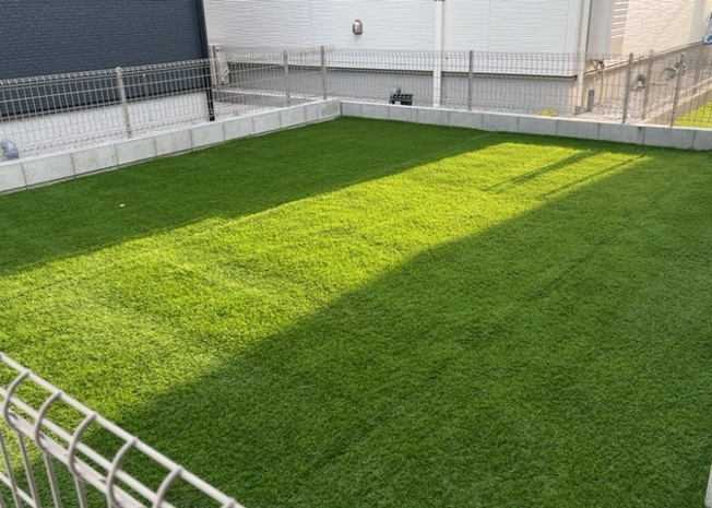 【庭】 | 庭があることでガーデニングや家庭菜園はもちろん、こどもの遊び場やペットを放して遊ぶことができます。また、家の周囲に余裕があるということです。隣地との間があれば、十分な日当たりと、風通しが確保できます。