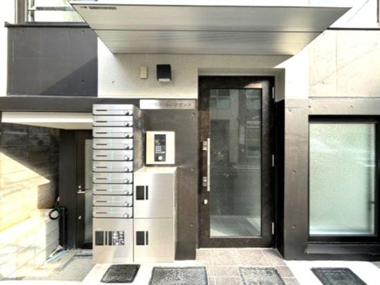 上野松が谷レジデンスのエントランス