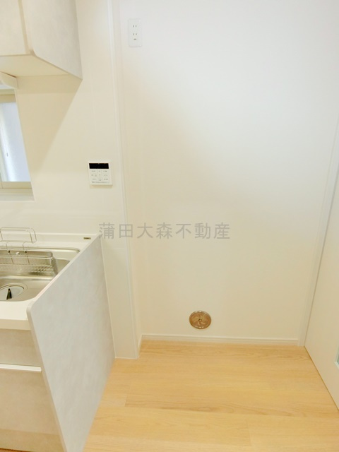 宮澤邸のキッチン|冷蔵庫置き場