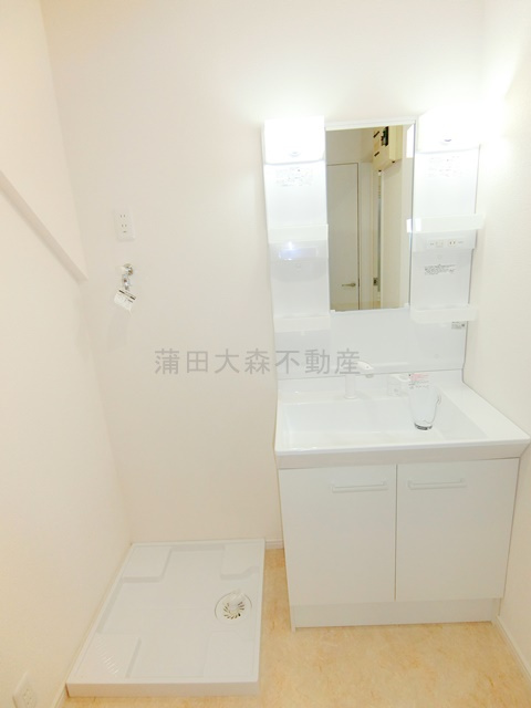 宮澤邸の洗面所|洗面脱衣所　独立洗面台　洗濯機置き場