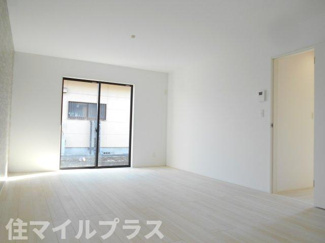 【居間・リビング】 | 郡山市田村町金屋新築一戸建て2棟 | こちらのリビングで趣味の時間をお楽しみください