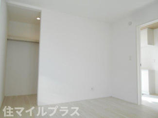 【洋室】 | 郡山市田村町金屋新築一戸建て2棟 | 落ち着いた色調の洋室です