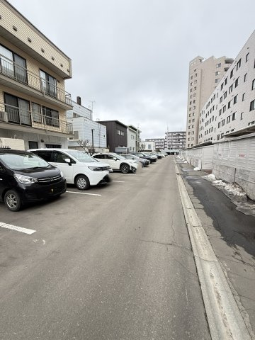 エルシオン琴似の駐車場