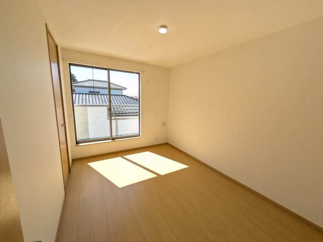 ひたちなか市相金町13番　新築戸建ての洋室