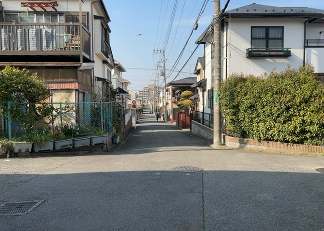 【展望】 | 桜や紅葉の名所に出かける人は多いと思いますが、家にいながら季節の移ろいを感じる生活を送りませんか？リビングや窓から見える景色が生活を彩るワンポイントに！現地から見える景色を堪能してみては如何でしょう。