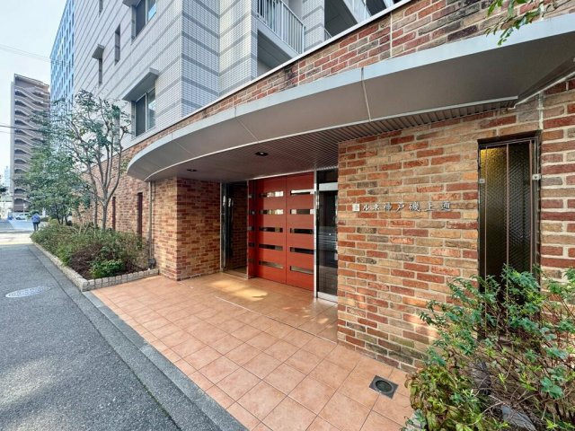 ルネ神戸磯上通のエントランス