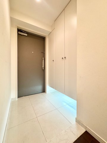 ルネ神戸磯上通の玄関