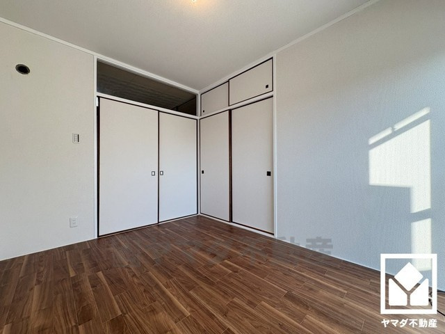 イスズハイツベル立花パート1|リビングに隣接する高窓付きのお部屋で、一体利用も可能です。