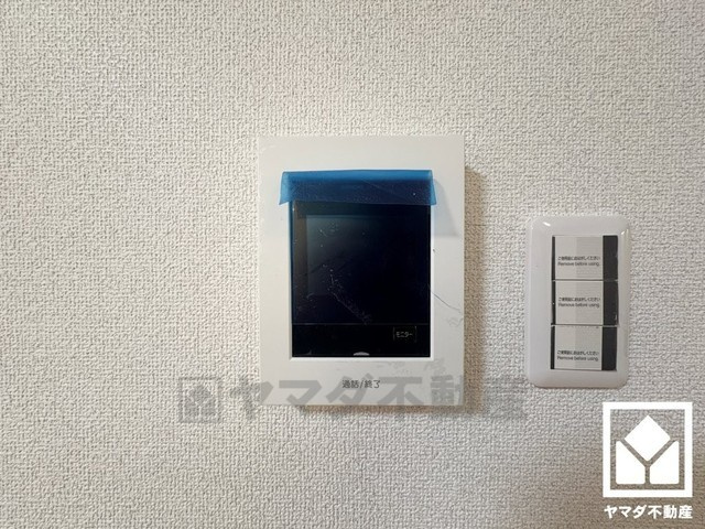イスズハイツベル立花パート1のその他|突然の来訪時でも安心なモニター付きインターホンを完備。お留守番中のお子様でも簡単に来訪者の確認ができます。
