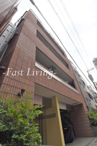 ヌフエタージュのエントランス