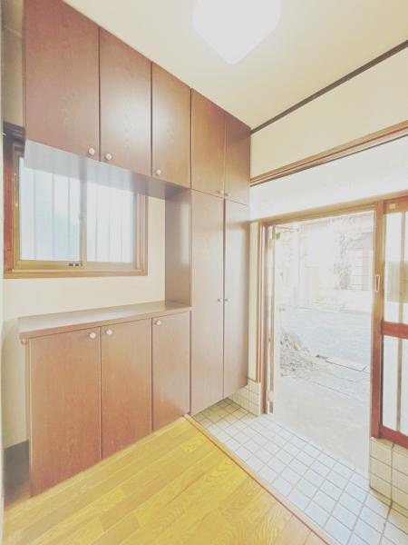 富士市三ツ沢の中古一戸建|【現況販売】玄関別角度 