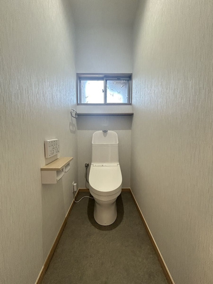 【トイレ】 | 椿黒町売家 | トイレもリフォーム済みです。下水道接続済みのため衛生的です。