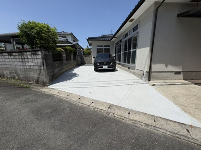 【駐車場】 | 椿黒町売家 | 庭兼駐車場です。コンクリート打設済みで2～3台駐車可能です。