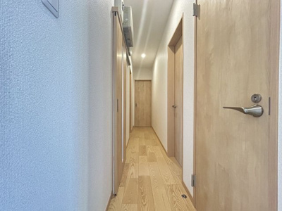 【玄関】 | 椿黒町売家 | 玄関からつながる廊下はすべての部屋を直線で繋げます