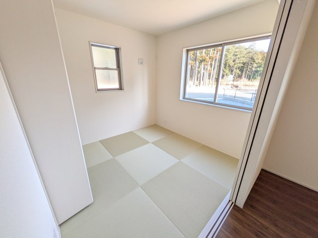 水戸内原町　第12　新築戸建　1号棟の洋室|リビングと繋がる多目的スペース。引き戸を開ければ広々LDK、閉じれば客間や書斎、お子様の遊び場に早変わりします。